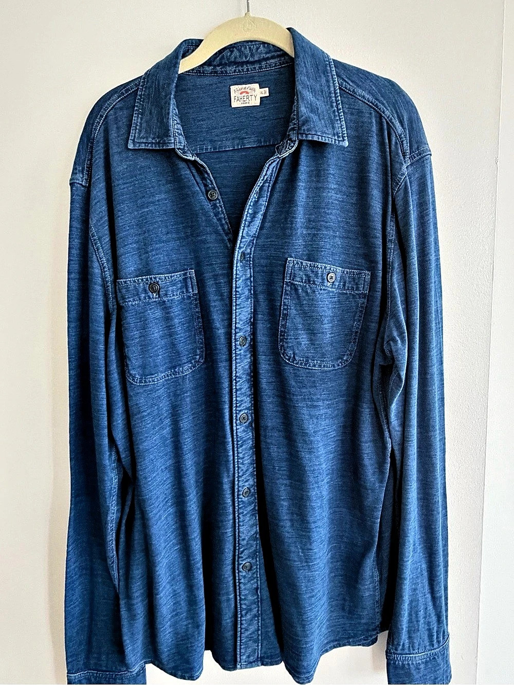 Avery Long Sleeve Blue Shirt Size XL Like New
